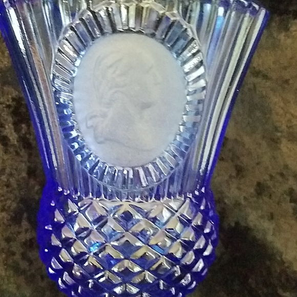 Vintage Avon Fostoria 1976 George & Martha Washington - Picture 2 of 3